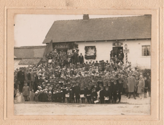 Ceremonial opening of the shop of the rural district co-operative Pomoc (help) in Góra Puławska (1930s) © Cooperative Museum Warsaw